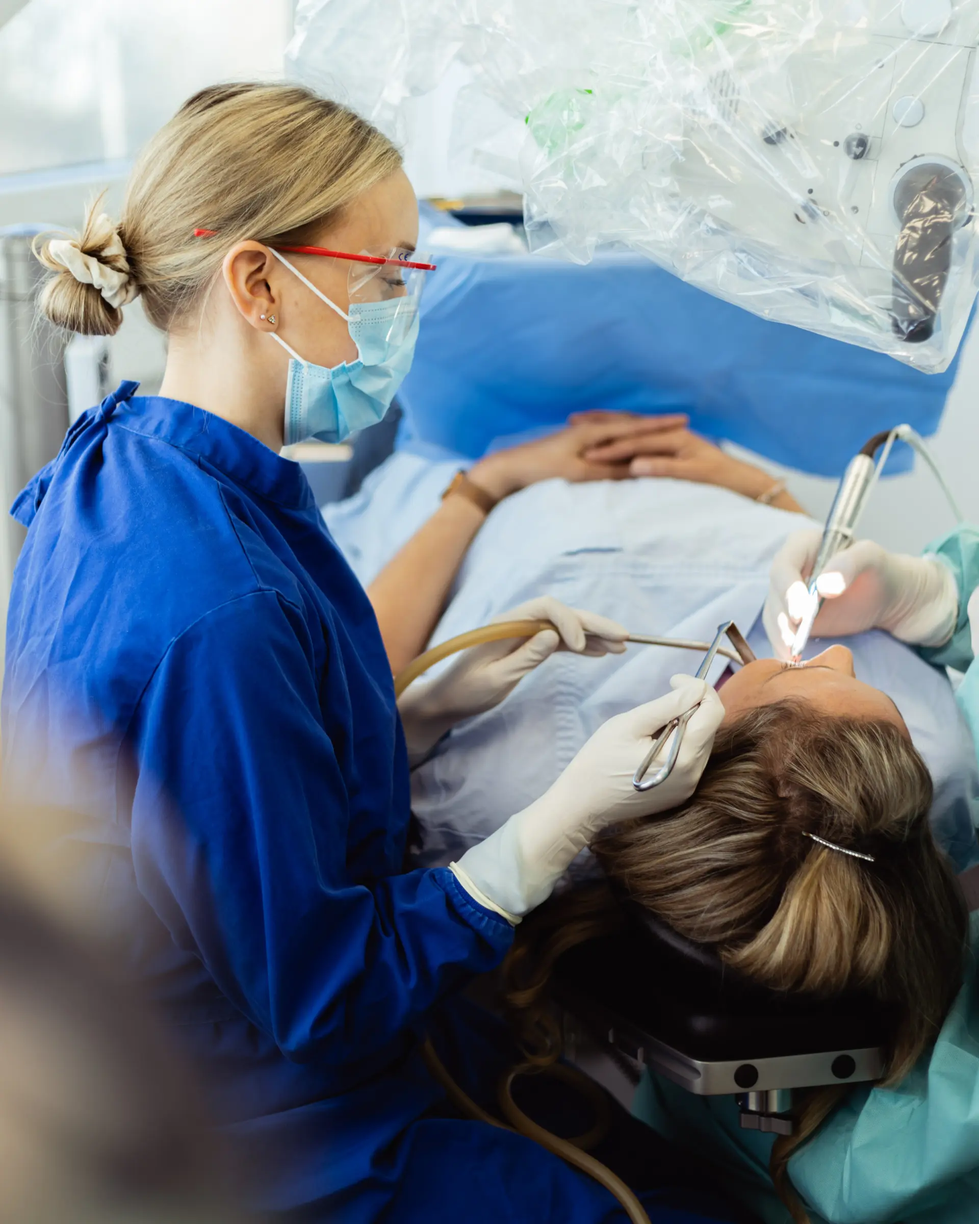 Zahnmedizinische Behandlung einer Patientin